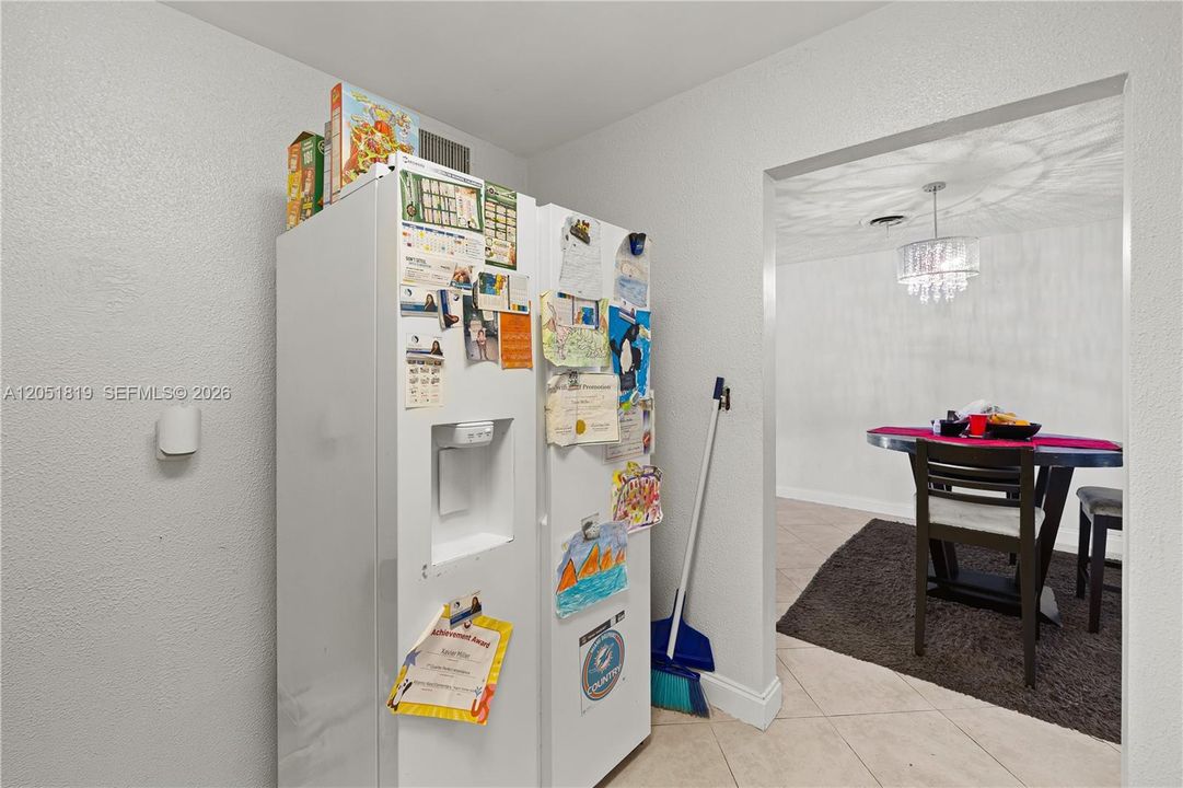 En Venta: $425,000 (4 camas, 2 baños, 1485 Pies cuadrados)