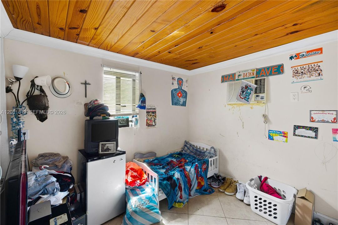 En Venta: $425,000 (4 camas, 2 baños, 1485 Pies cuadrados)