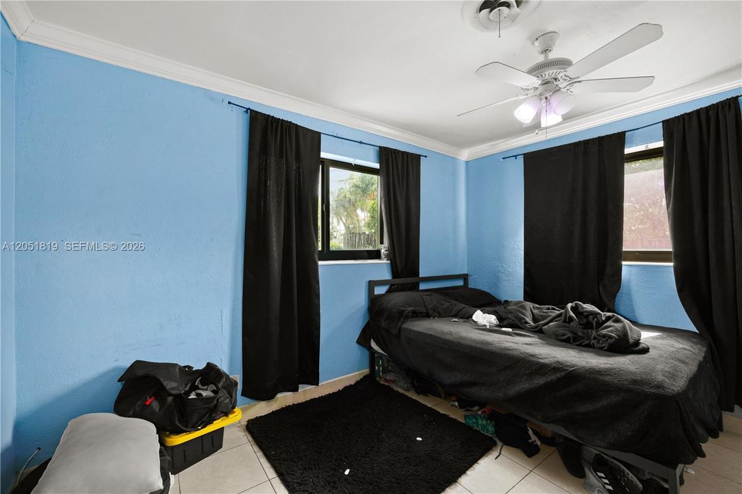 En Venta: $425,000 (4 camas, 2 baños, 1485 Pies cuadrados)