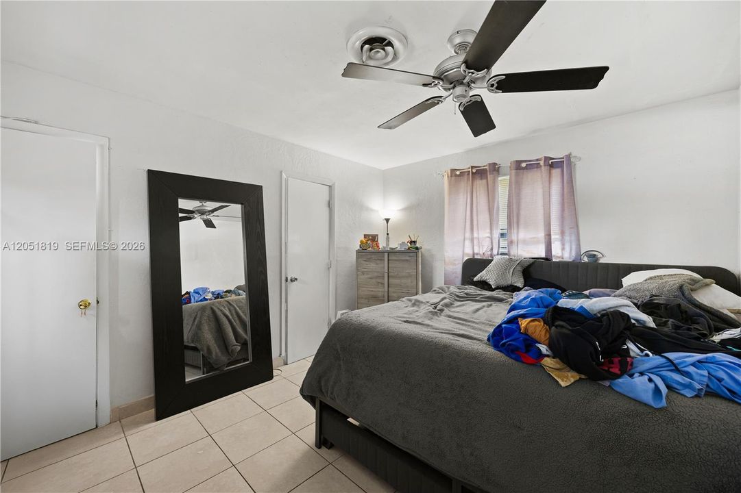 En Venta: $425,000 (4 camas, 2 baños, 1485 Pies cuadrados)