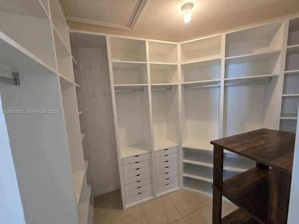 En Renta: $7,500 (4 camas, 3 baños, 2735 Pies cuadrados)