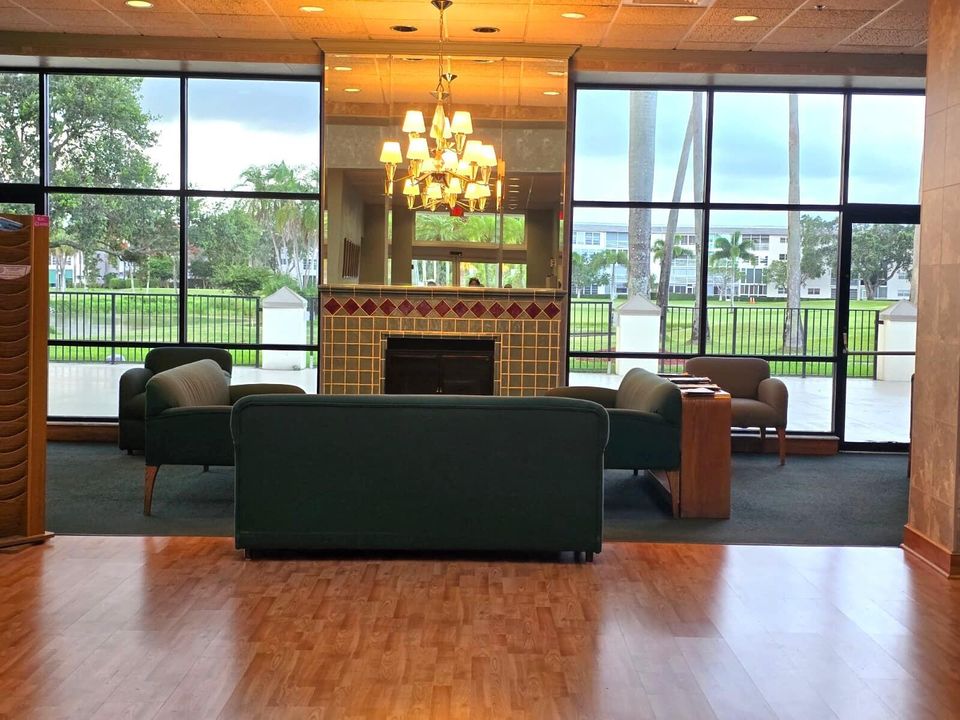 CLUB HOUSE