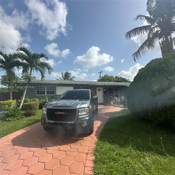 For Sale: $615,000 (3 beds, 2 baths, 1494 Square Feet)