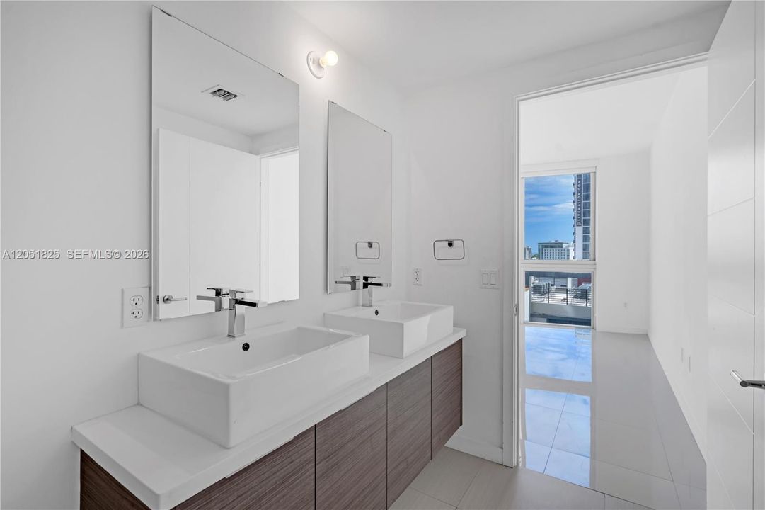 For Rent: $5,400 (3 beds, 2 baths, 1273 Square Feet)