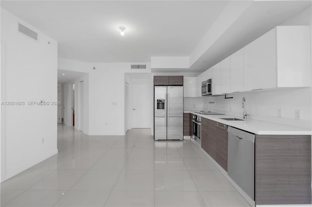 For Rent: $5,400 (3 beds, 2 baths, 1273 Square Feet)