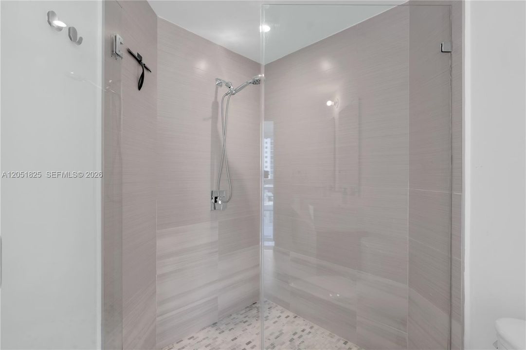 For Rent: $5,400 (3 beds, 2 baths, 1273 Square Feet)
