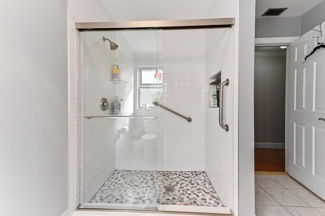 12 bathroom 03