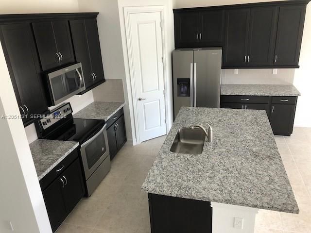 For Rent: $3,900 (3 beds, 2 baths, 1974 Square Feet)