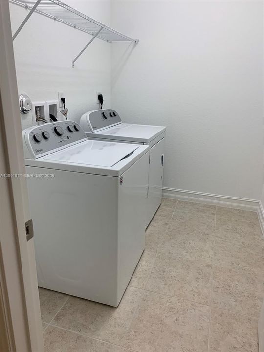 For Rent: $3,900 (3 beds, 2 baths, 1974 Square Feet)