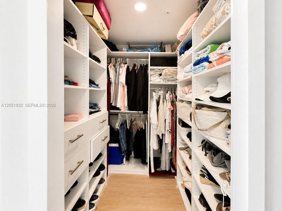 For Rent: $5,000 (2 beds, 2 baths, 1126 Square Feet)