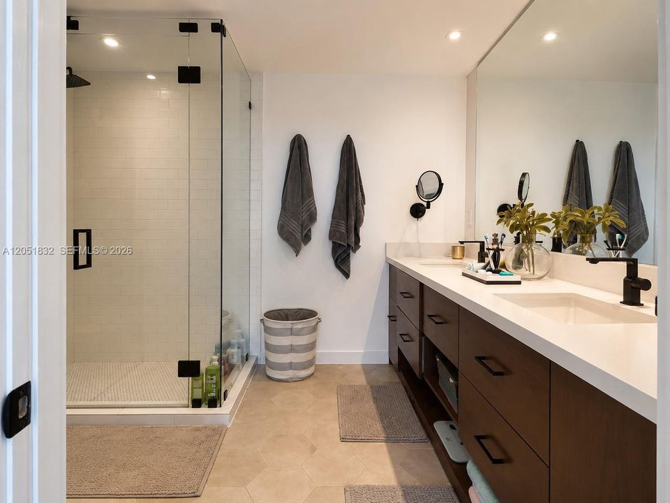 For Rent: $5,000 (2 beds, 2 baths, 1126 Square Feet)