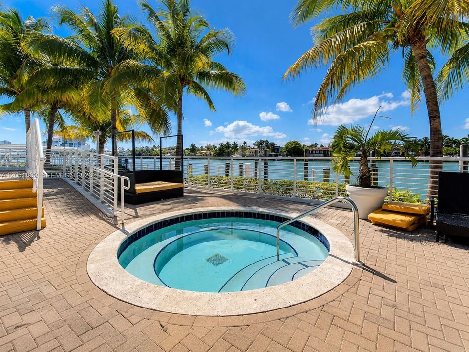 For Rent: $5,000 (2 beds, 2 baths, 1126 Square Feet)