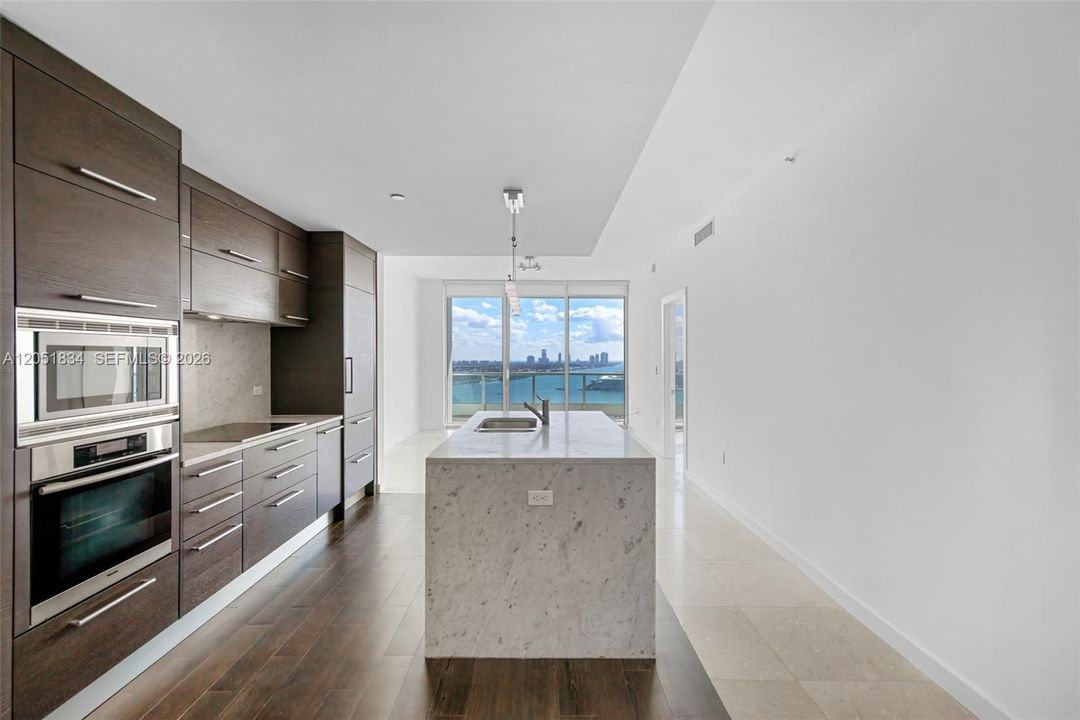 Active With Contract: $4,200 (1 beds, 1 baths, 938 Square Feet)