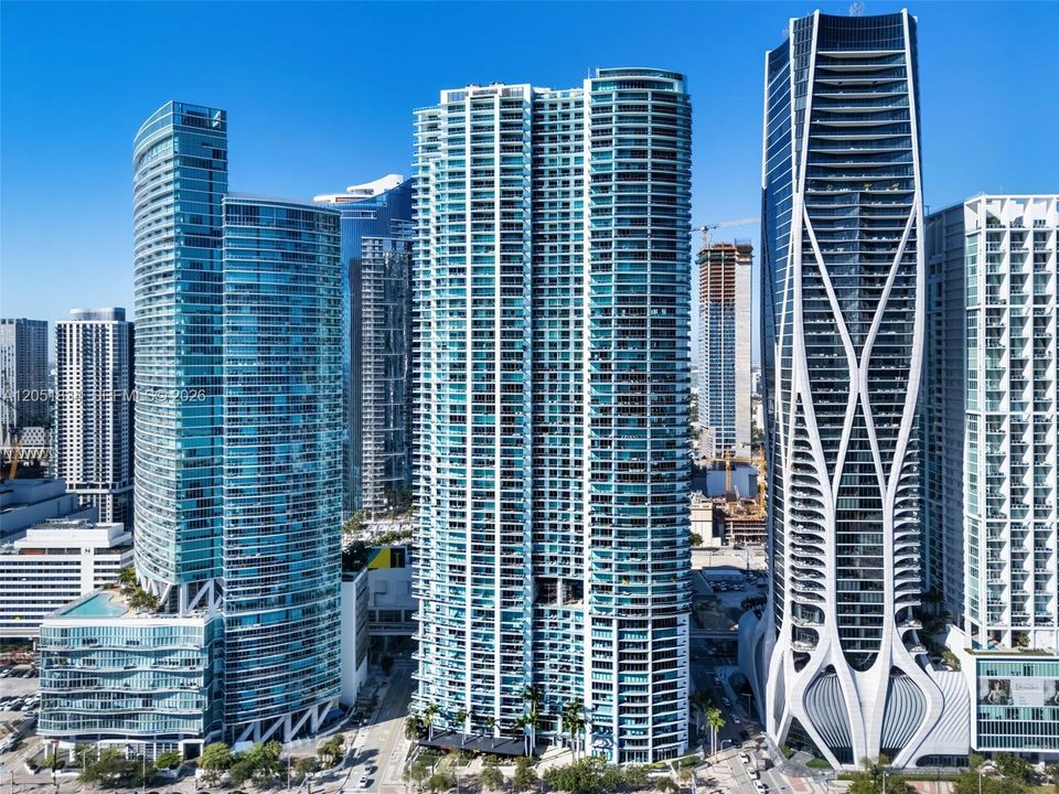 Active With Contract: $4,200 (1 beds, 1 baths, 938 Square Feet)