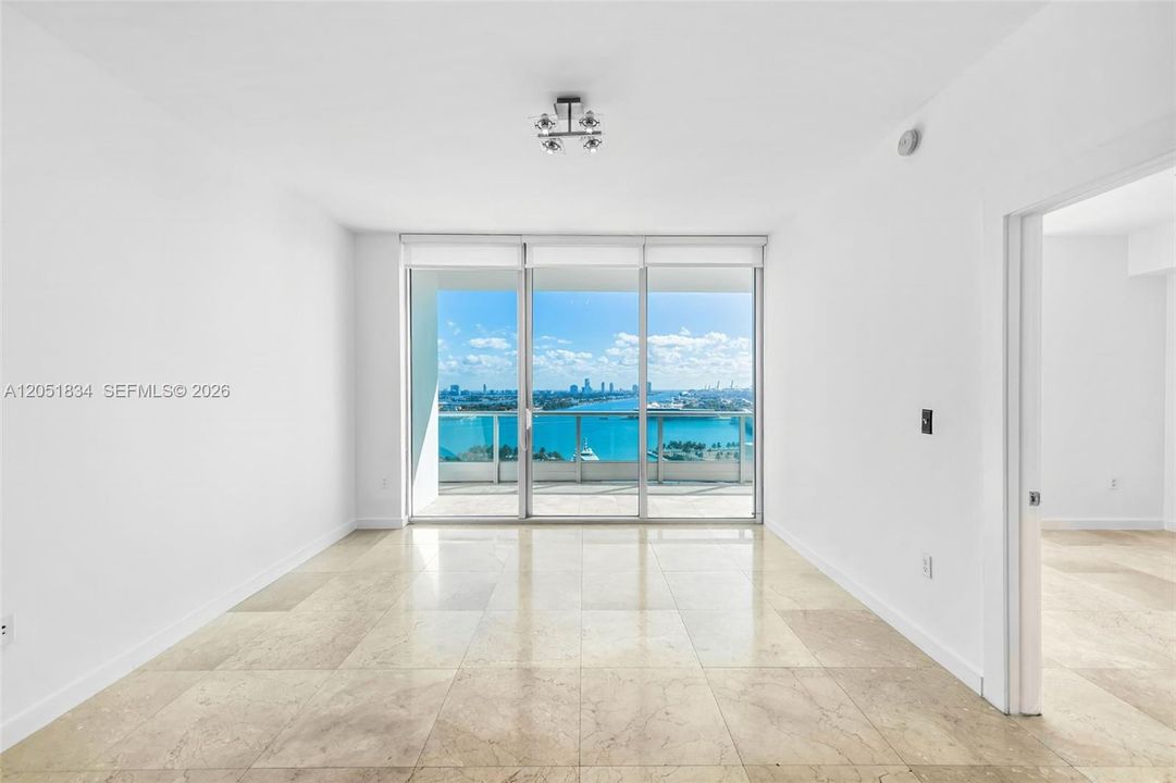 Active With Contract: $4,200 (1 beds, 1 baths, 938 Square Feet)