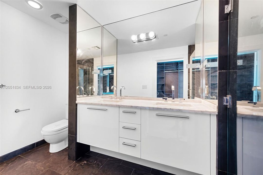 Active With Contract: $4,200 (1 beds, 1 baths, 938 Square Feet)