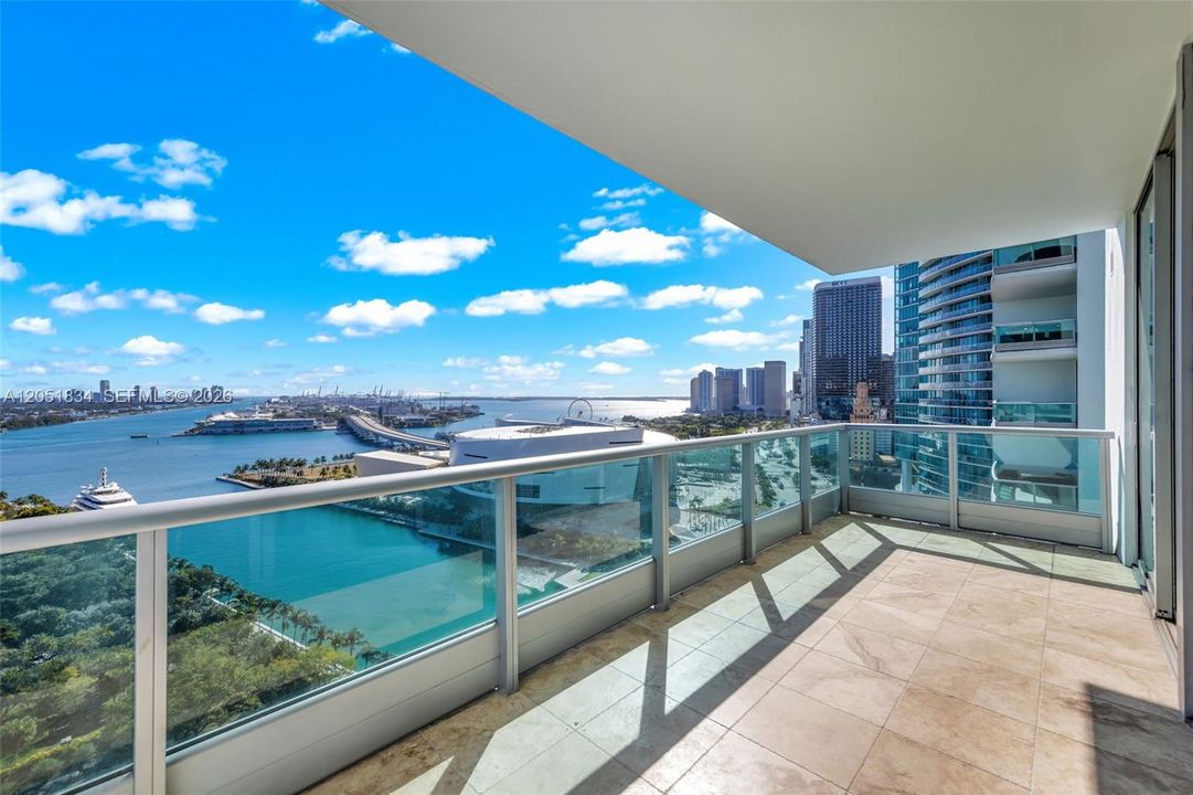Active With Contract: $4,200 (1 beds, 1 baths, 938 Square Feet)