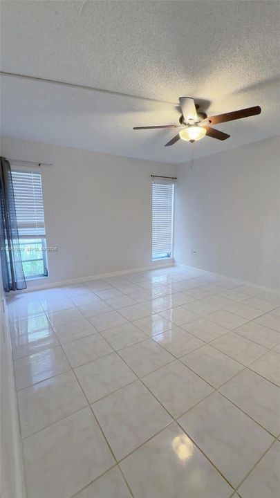 En Venta: $250,000 (3 camas, 2 baños, 1160 Pies cuadrados)