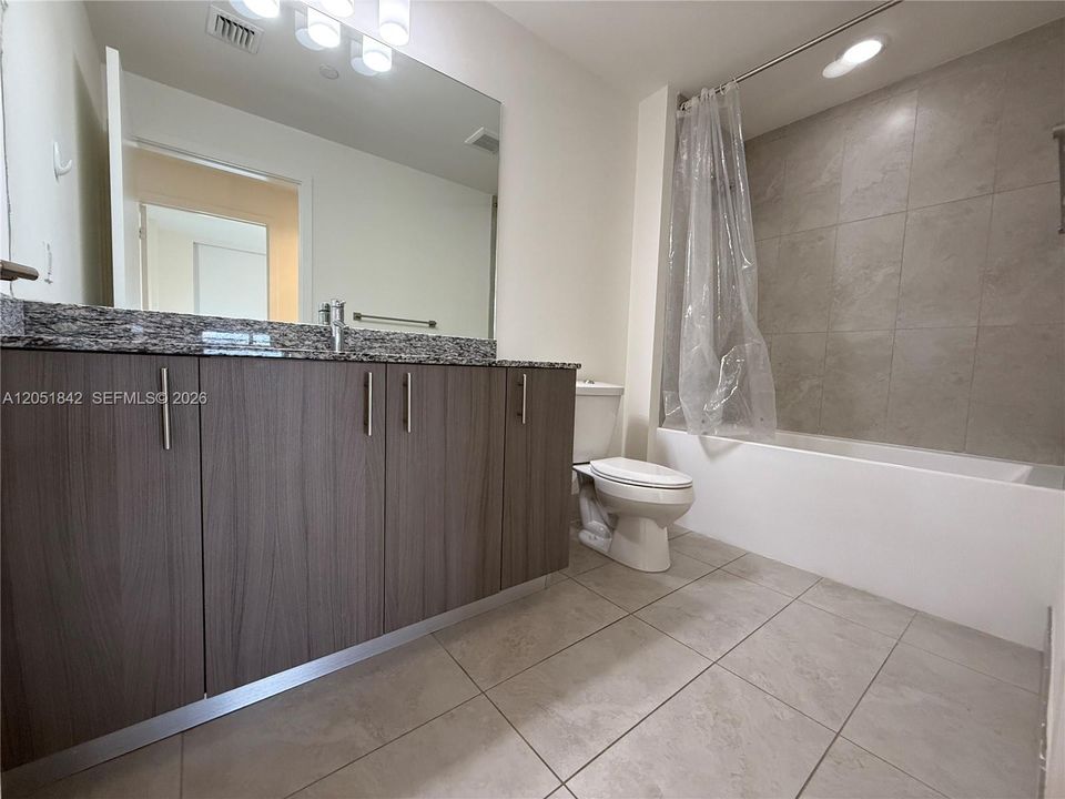 For Sale: $700,000 (3 beds, 3 baths, 1379 Square Feet)