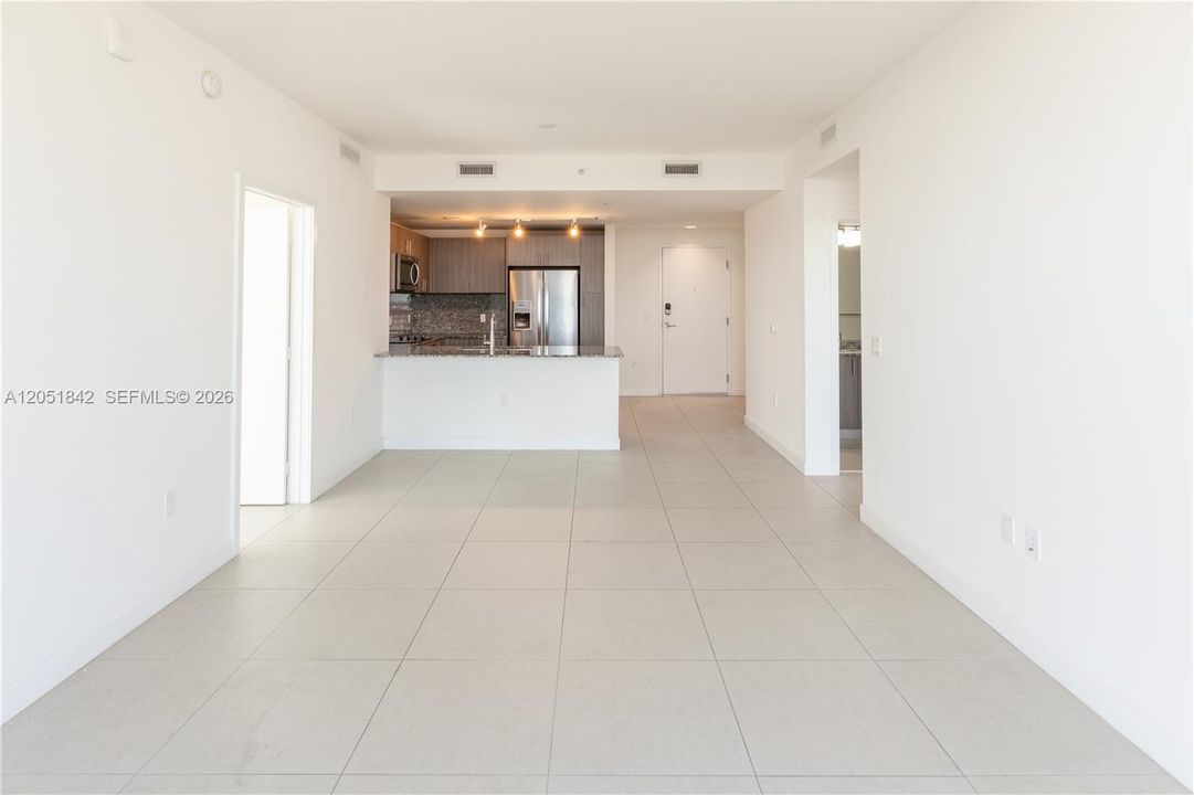 For Sale: $700,000 (3 beds, 3 baths, 1379 Square Feet)