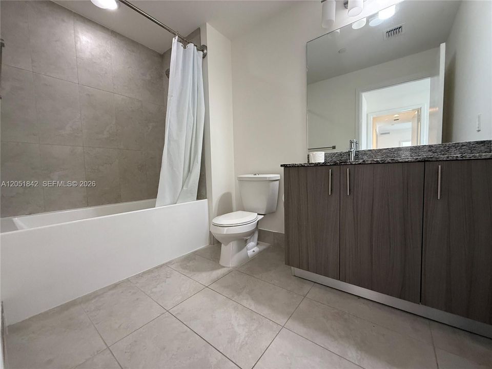 For Sale: $700,000 (3 beds, 3 baths, 1379 Square Feet)