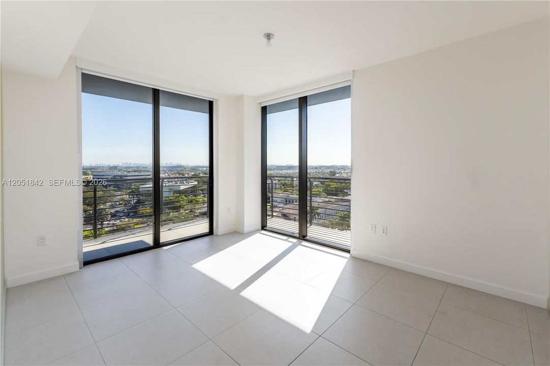 For Sale: $700,000 (3 beds, 3 baths, 1379 Square Feet)
