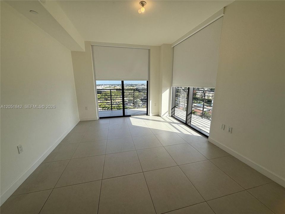 For Sale: $700,000 (3 beds, 3 baths, 1379 Square Feet)