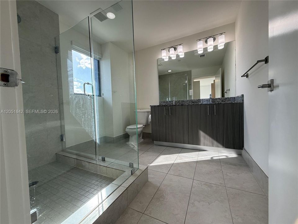 For Sale: $700,000 (3 beds, 3 baths, 1379 Square Feet)