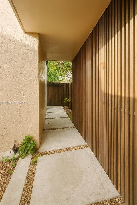 For Rent: $3,500 (2 beds, 2 baths, 1665 Square Feet)