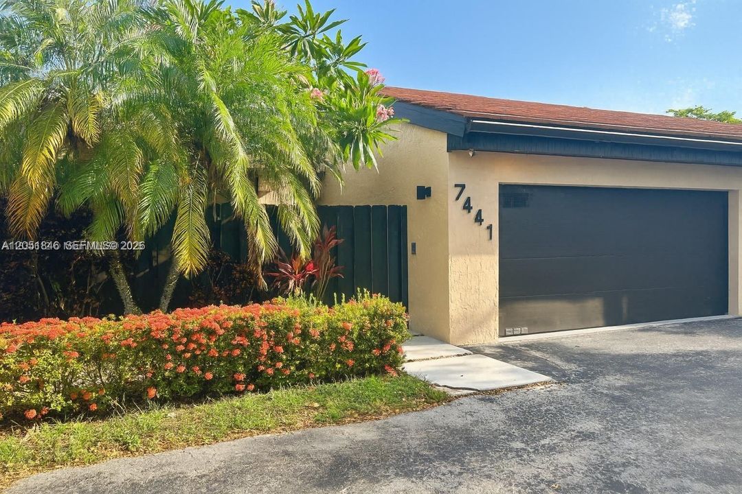 For Rent: $3,500 (2 beds, 2 baths, 1665 Square Feet)