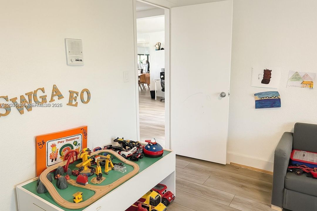 For Rent: $3,500 (2 beds, 2 baths, 1665 Square Feet)