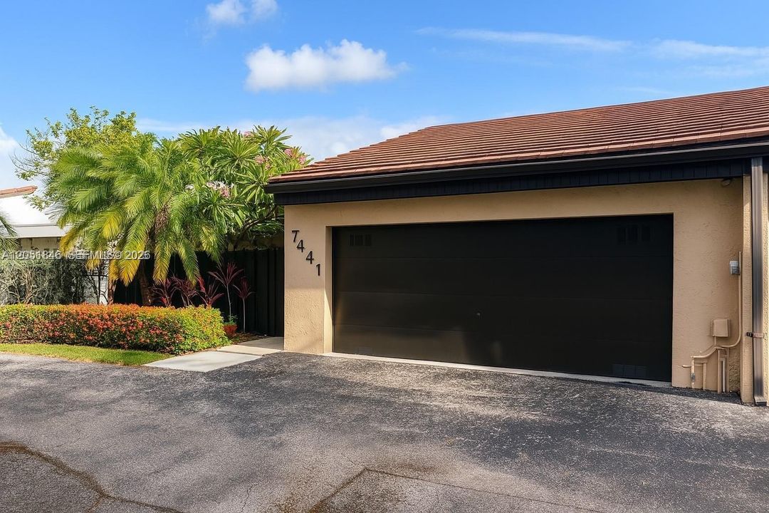 For Rent: $3,500 (2 beds, 2 baths, 1665 Square Feet)