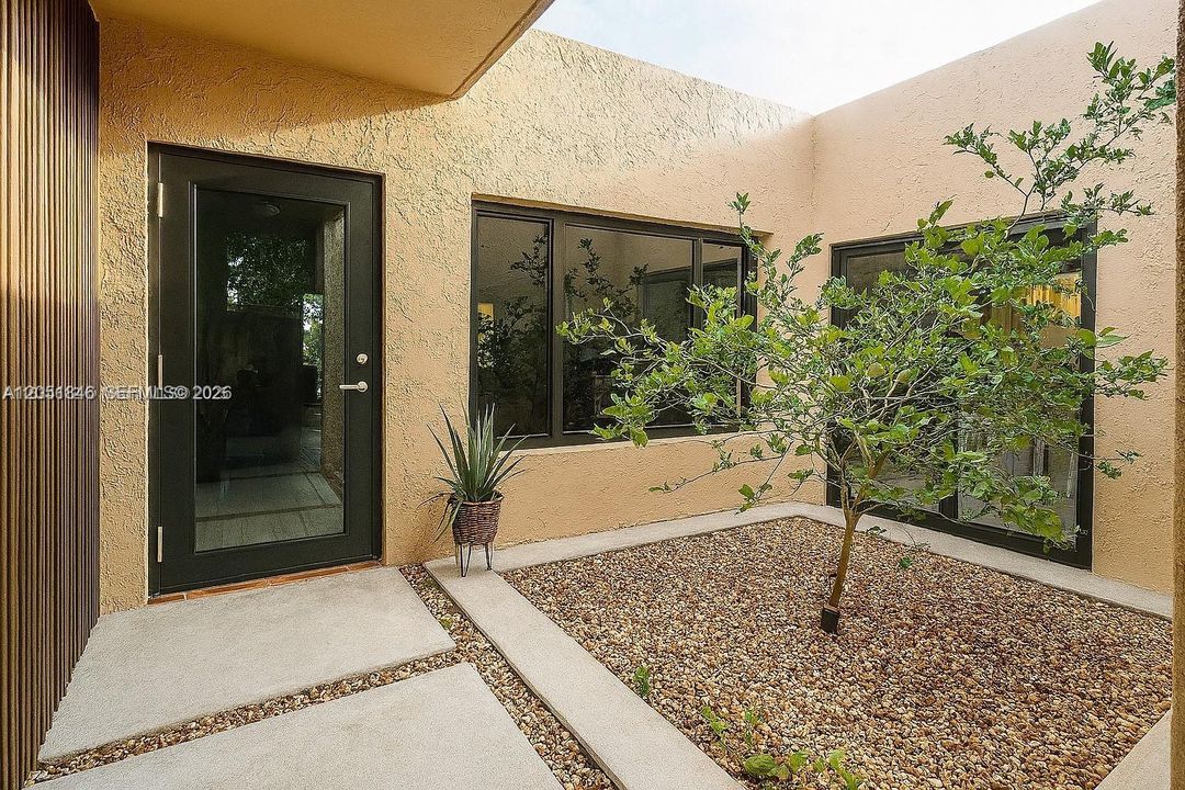For Rent: $3,500 (2 beds, 2 baths, 1665 Square Feet)
