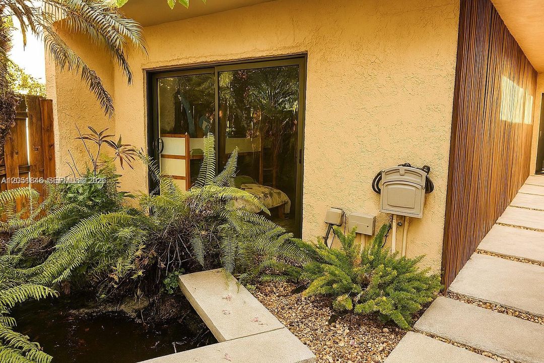For Rent: $3,500 (2 beds, 2 baths, 1665 Square Feet)