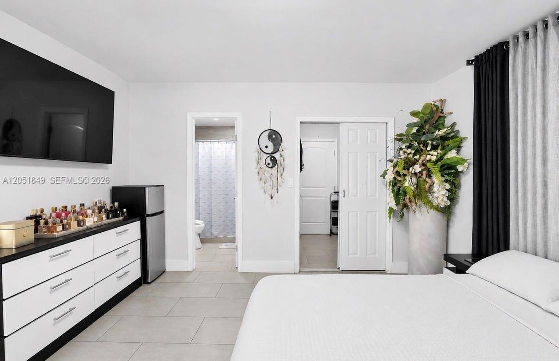 For Sale: $797,000 (5 beds, 3 baths, 2051 Square Feet)