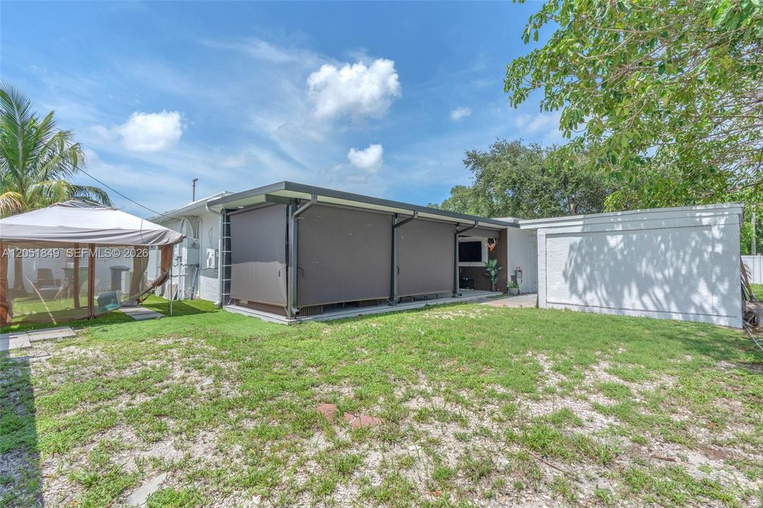 For Sale: $797,000 (5 beds, 3 baths, 2051 Square Feet)