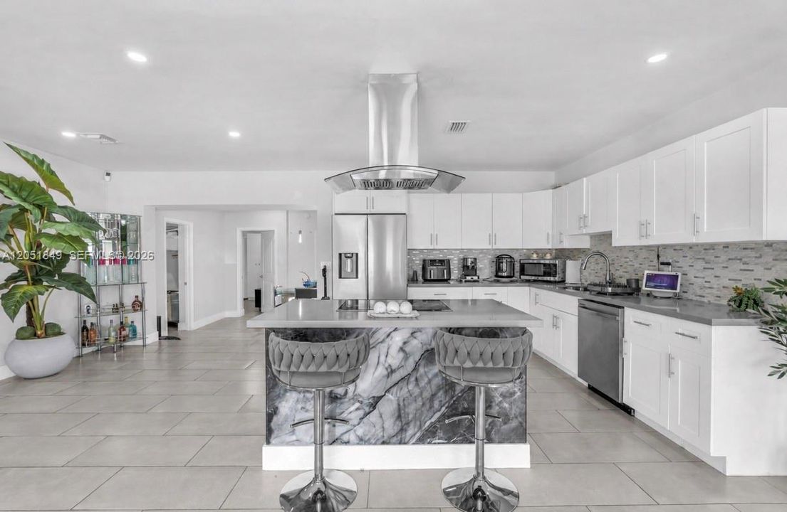 For Sale: $797,000 (5 beds, 3 baths, 2051 Square Feet)
