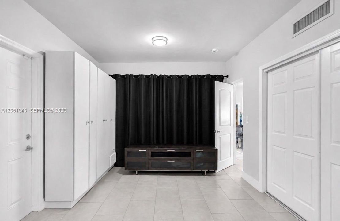 For Sale: $797,000 (5 beds, 3 baths, 2051 Square Feet)