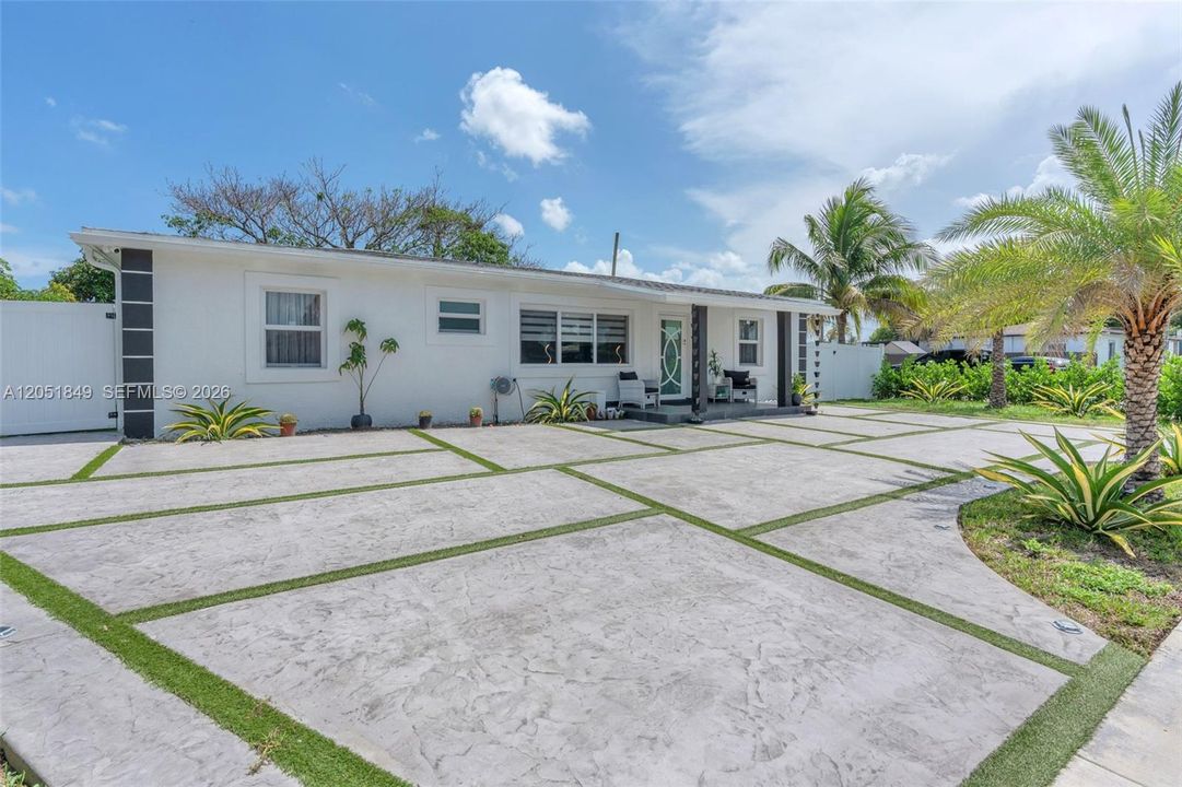 For Sale: $797,000 (5 beds, 3 baths, 2051 Square Feet)