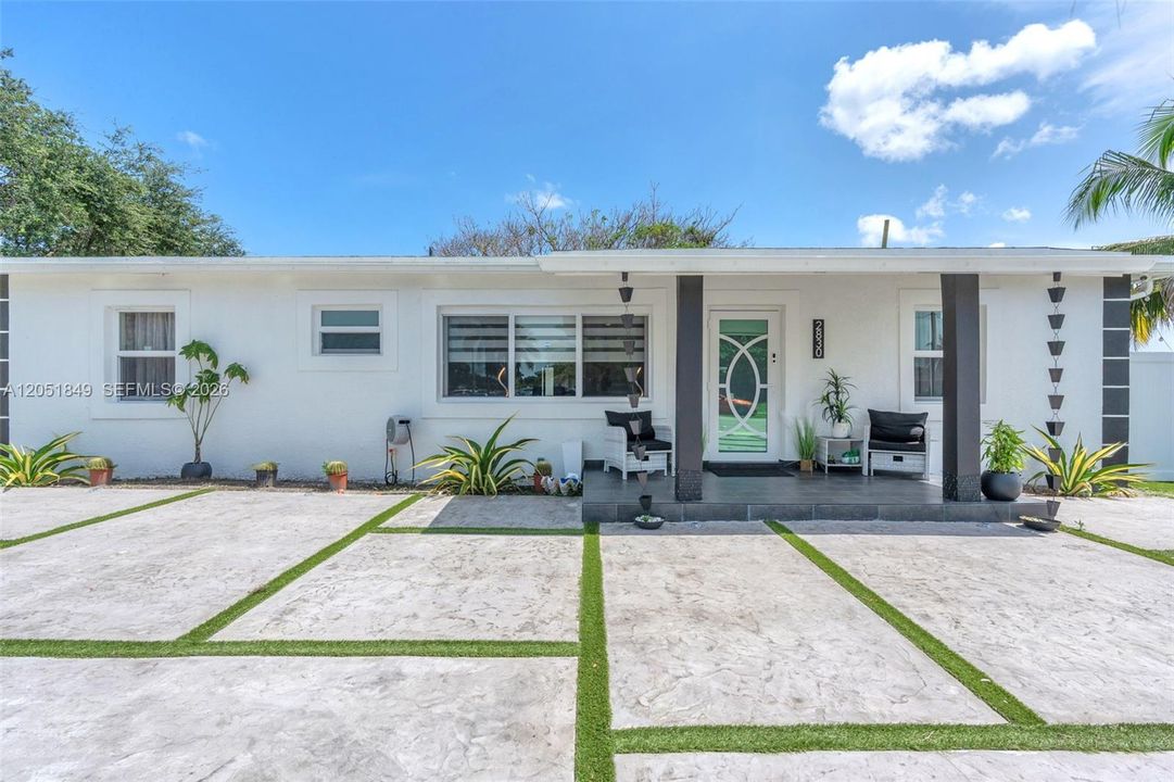 For Sale: $797,000 (5 beds, 3 baths, 2051 Square Feet)
