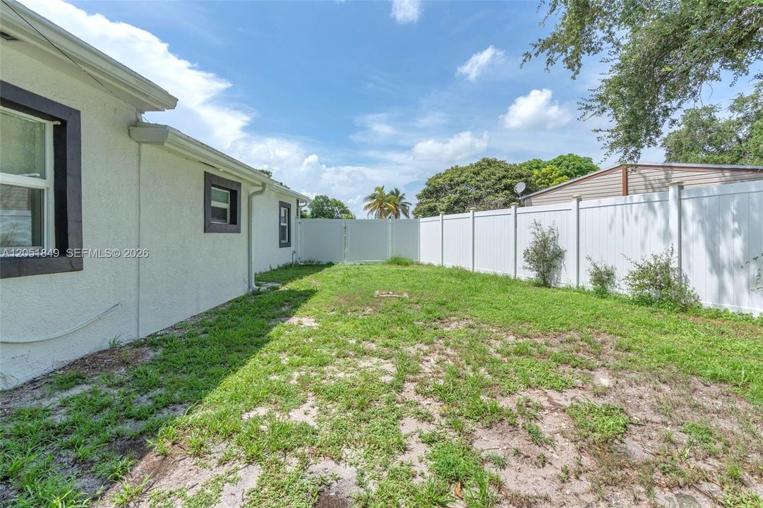 For Sale: $797,000 (5 beds, 3 baths, 2051 Square Feet)