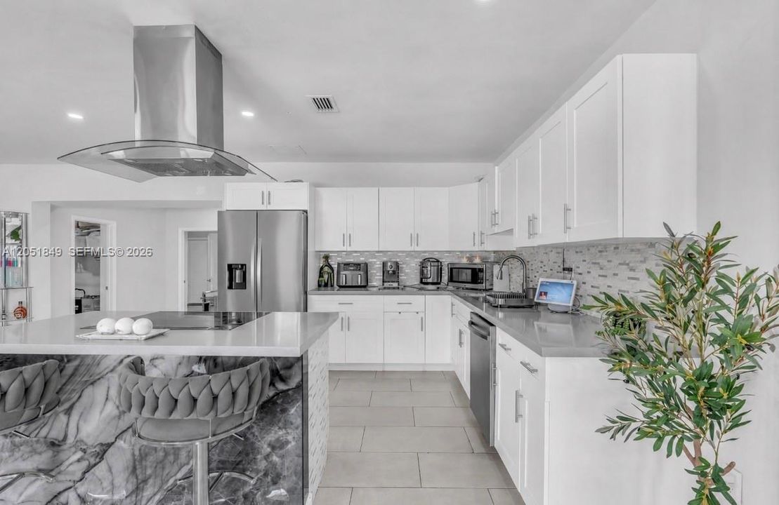For Sale: $797,000 (5 beds, 3 baths, 2051 Square Feet)