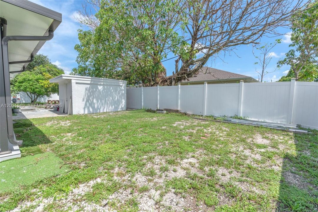 For Sale: $797,000 (5 beds, 3 baths, 2051 Square Feet)