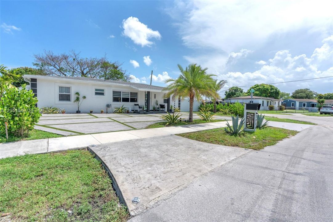 For Sale: $797,000 (5 beds, 3 baths, 2051 Square Feet)