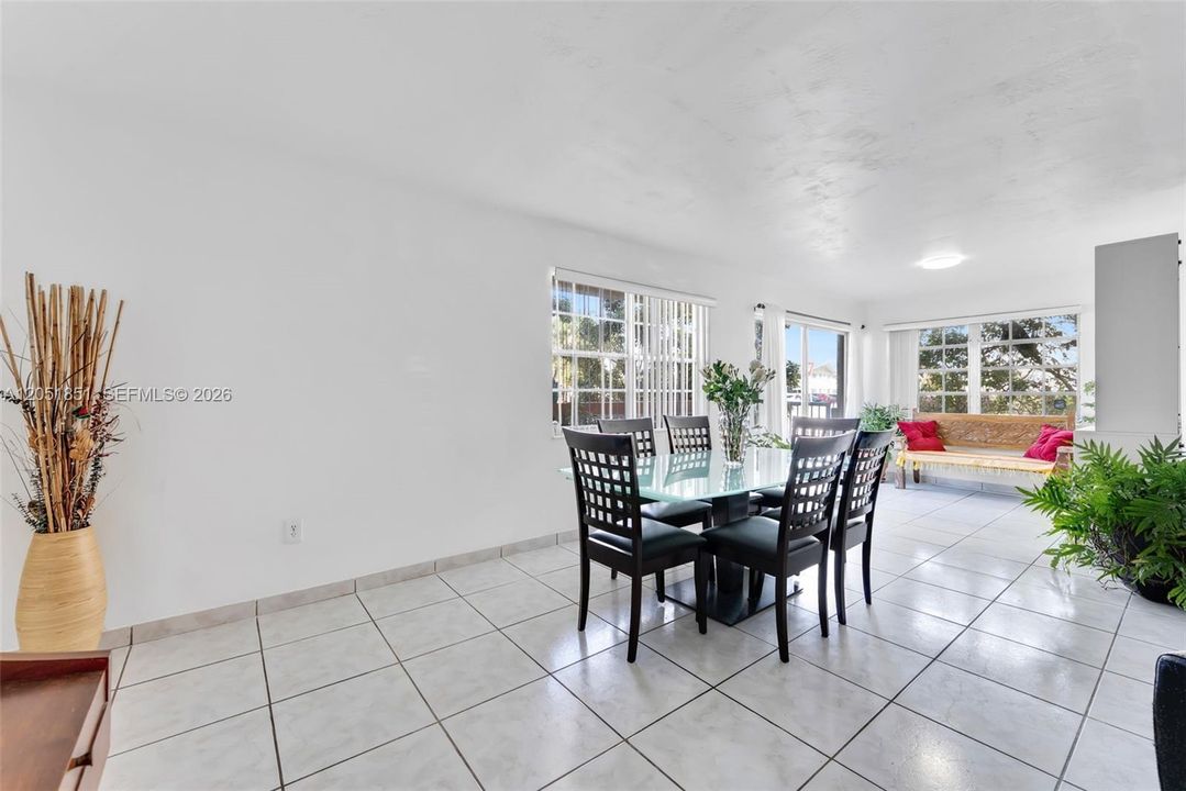 For Rent: $2,500 (2 beds, 2 baths, 1464 Square Feet)