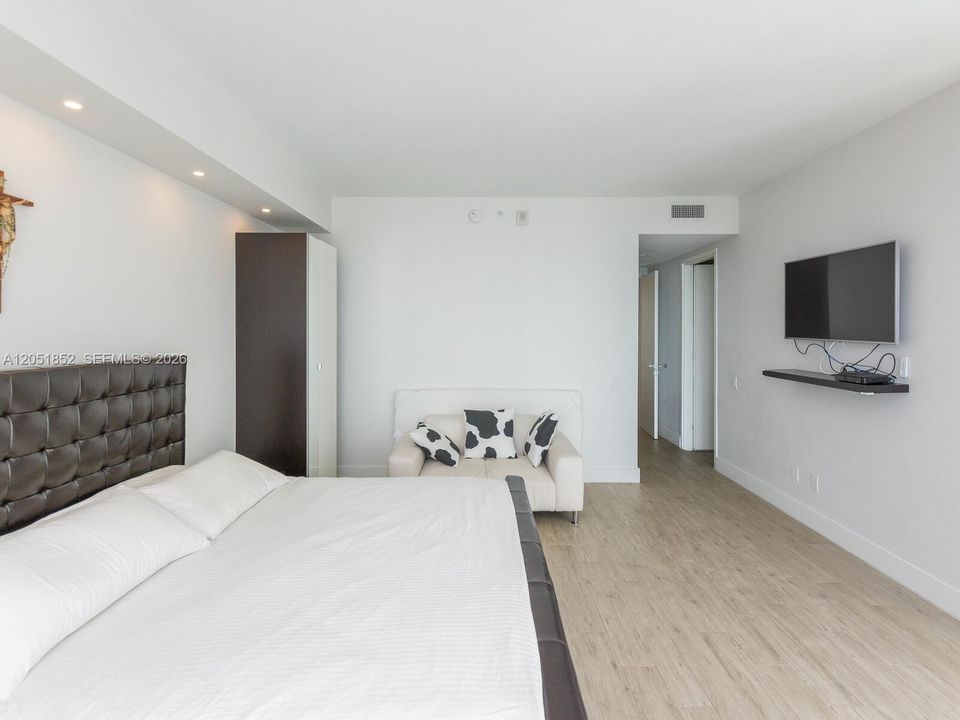 For Rent: $14,000 (4 beds, 3 baths, 2365 Square Feet)
