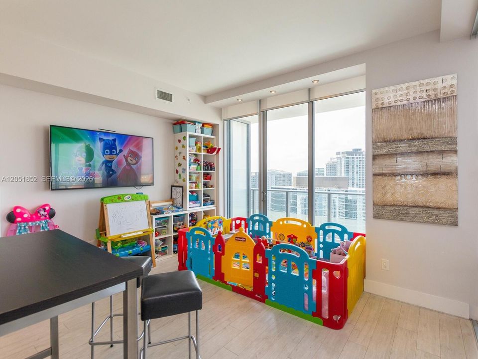 For Rent: $14,000 (4 beds, 3 baths, 2365 Square Feet)