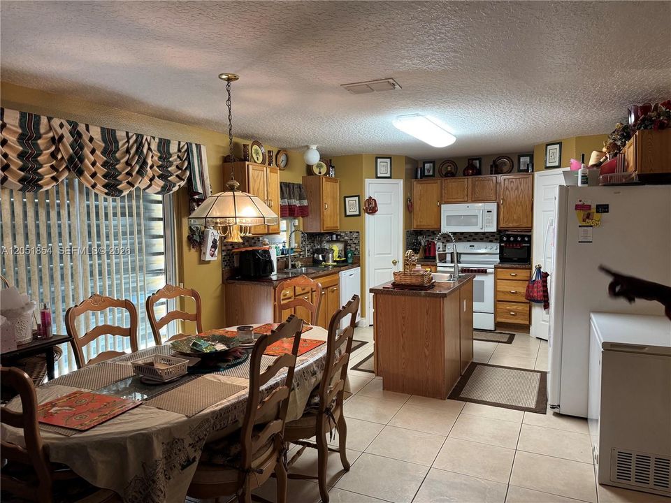 En Venta: $540,000 (4 camas, 3 baños, 2792 Pies cuadrados)