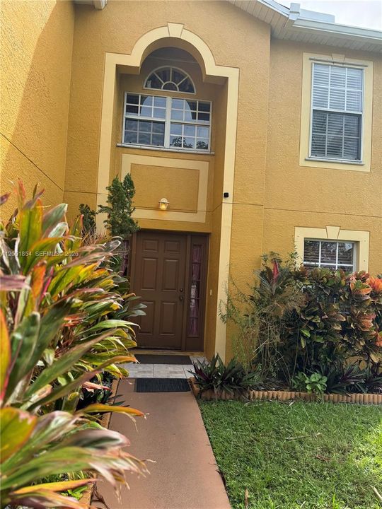 En Venta: $540,000 (4 camas, 3 baños, 2792 Pies cuadrados)