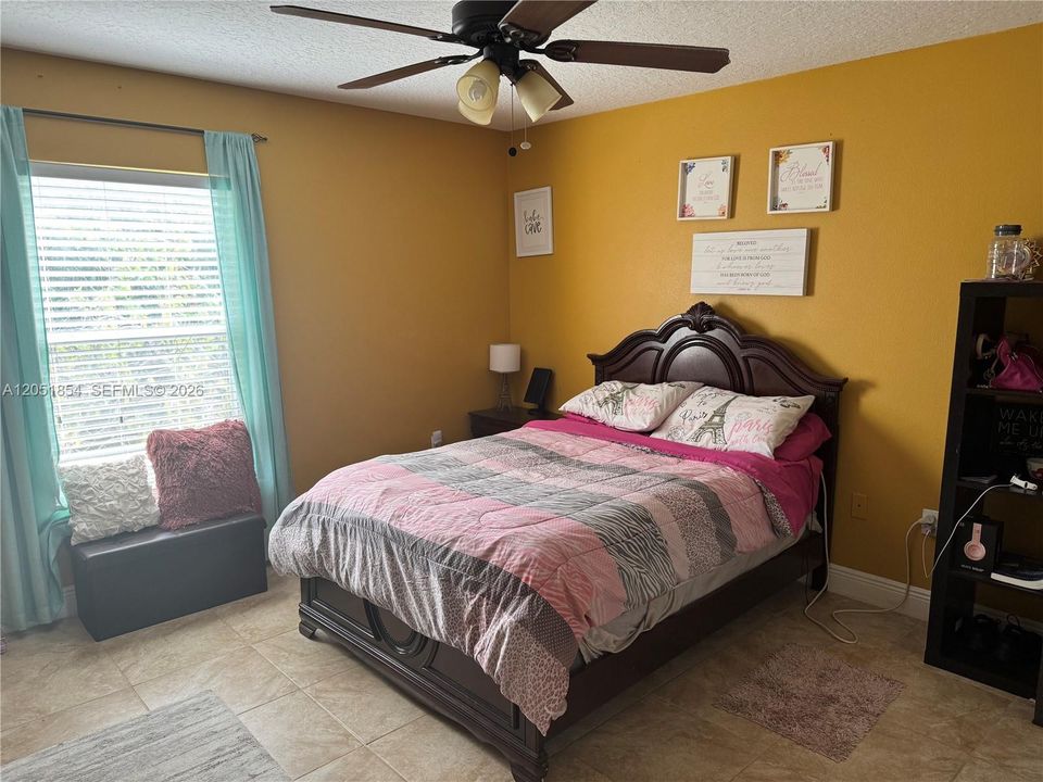 En Venta: $540,000 (4 camas, 3 baños, 2792 Pies cuadrados)